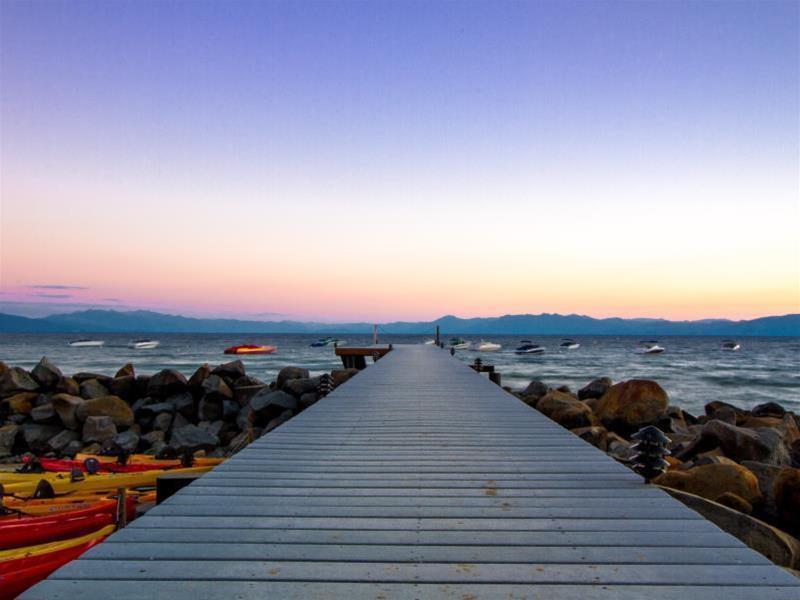 Red Wolf Lakeside Lodge Tahoe Vista Exterior photo