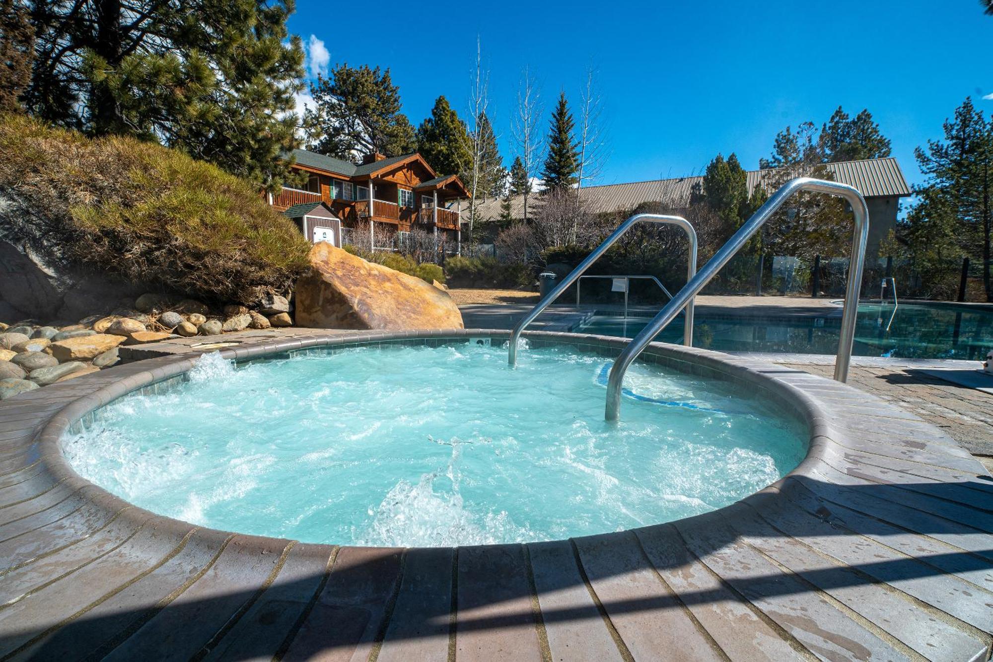 Red Wolf Lakeside Lodge Tahoe Vista Exterior photo